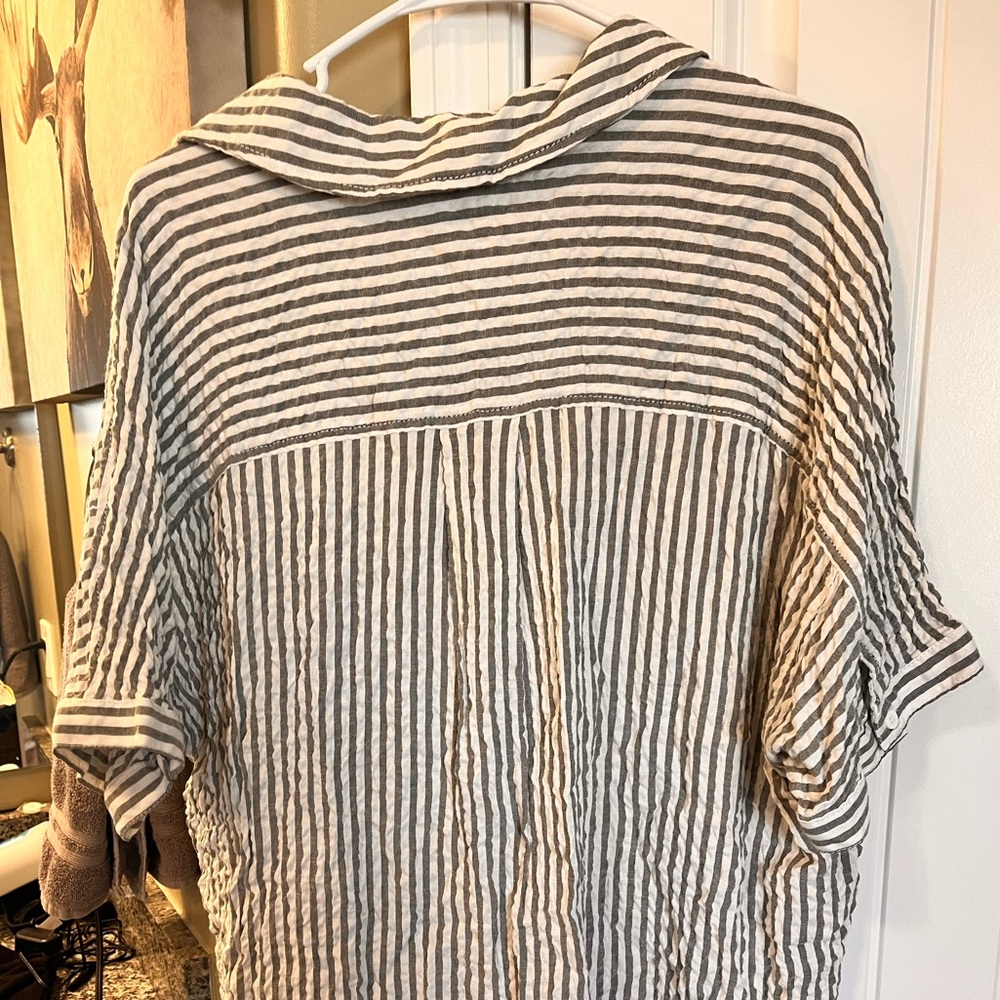 Max Studio button up, relaxed fit blouse